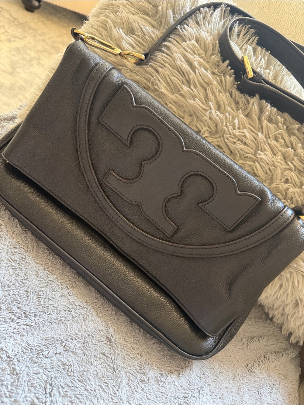 Tory Burch Black Pebbled Leather Shoulder Bag with Logo Flap - Picture 3 of 8